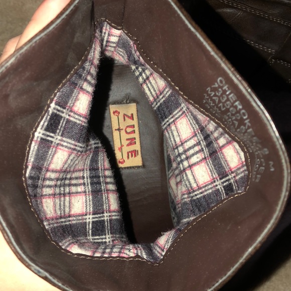 Boots - Picture 5 of 5